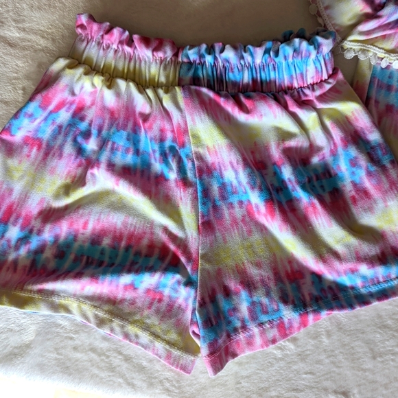 One step up shirt and shorts bundle 5T - Picture 3 of 6